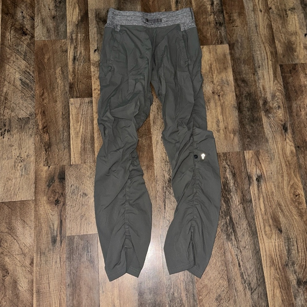 Lululemon (Ivivva) Pants